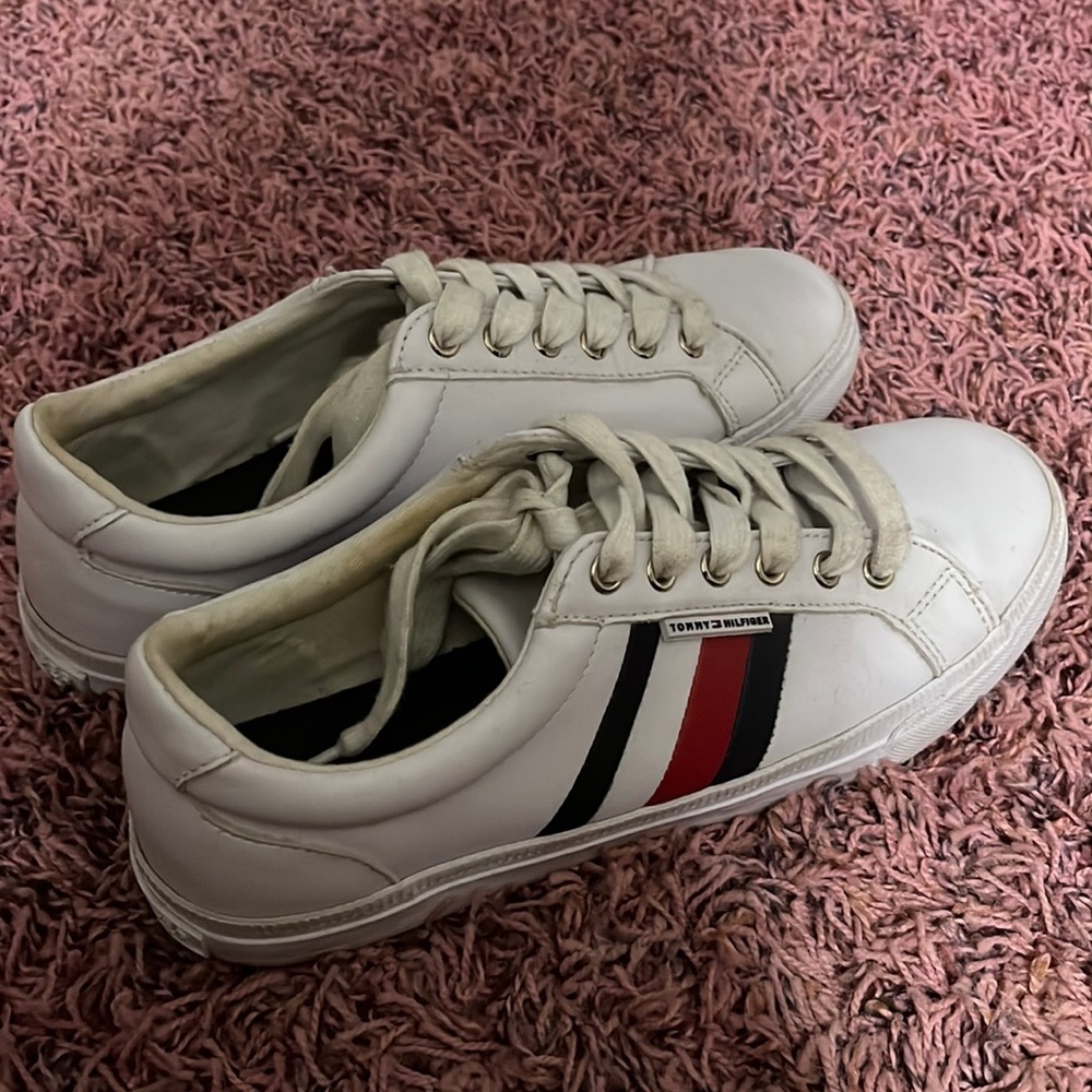 Tommy Hilfiger size 7 white tennis sneakers